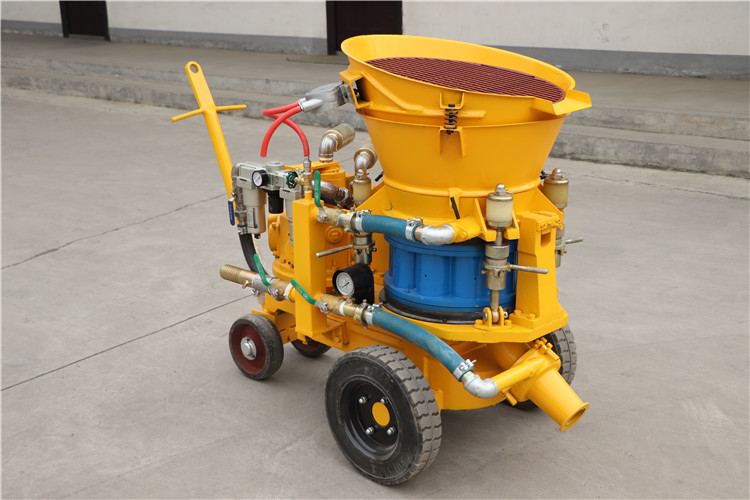 Dry-mixed shotcrete machine