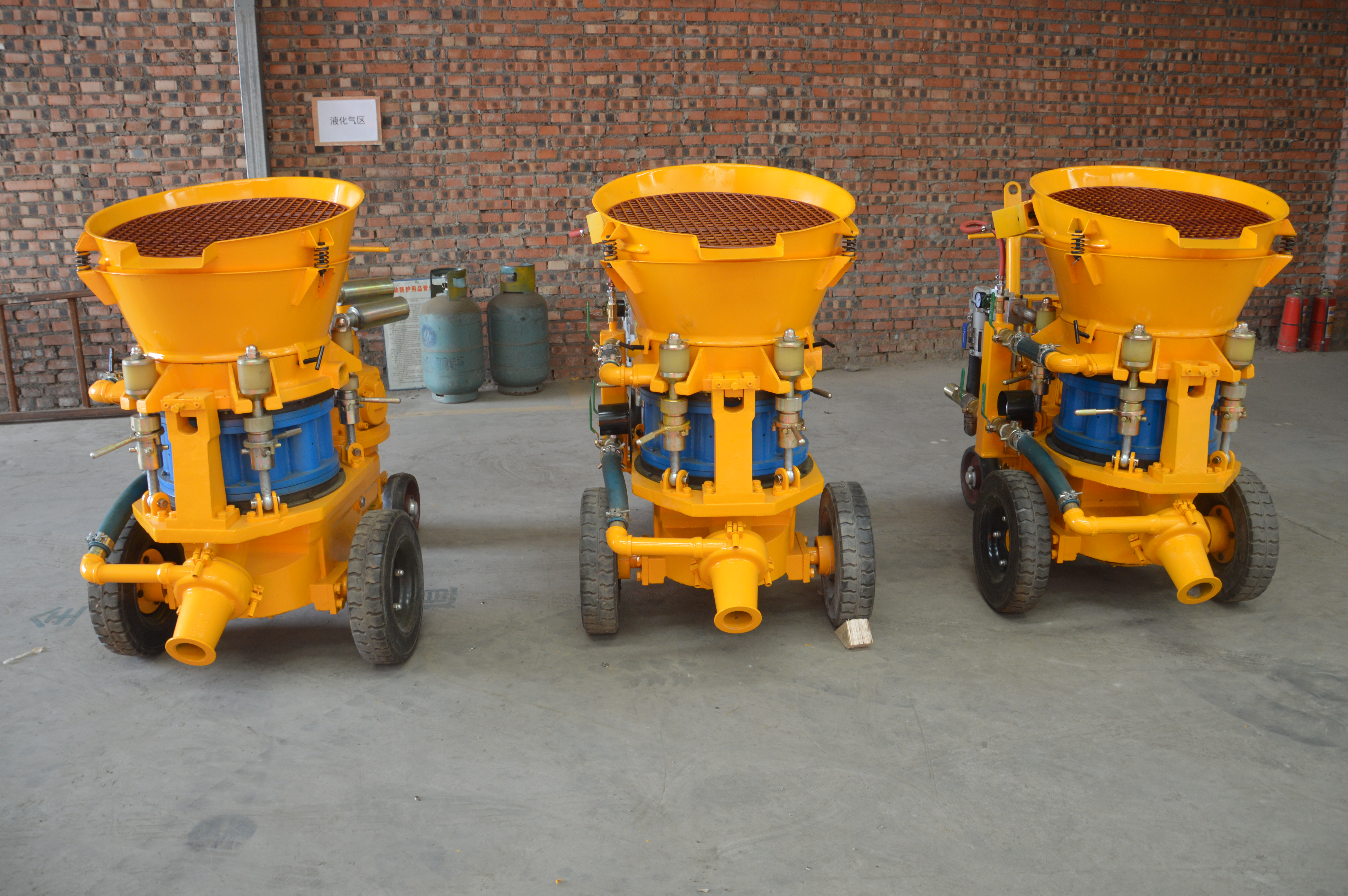 Concrete spraying machine for sale