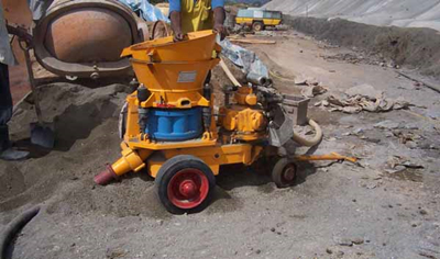 Concrete spraying machine