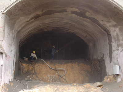 Shotcrete machine tunnel