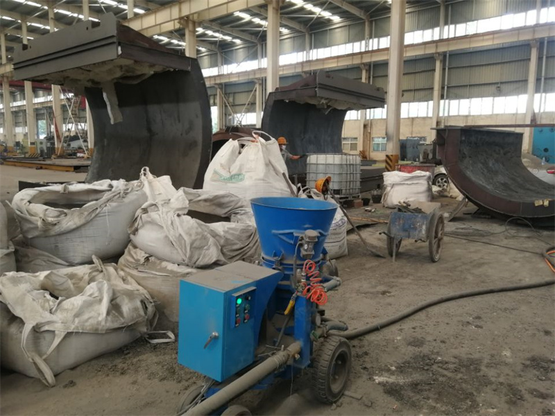 Refractory gunning machine for copper smelter