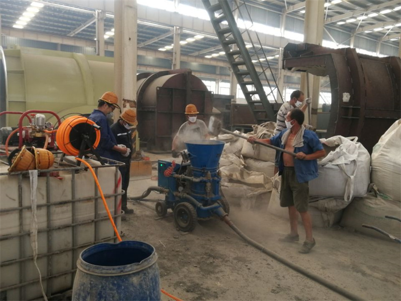 Refractory gunning machine for copper smelter